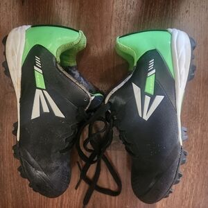 Pre-loved Easton Maiko Baseball Cleats Youth Size 1 With Grip System